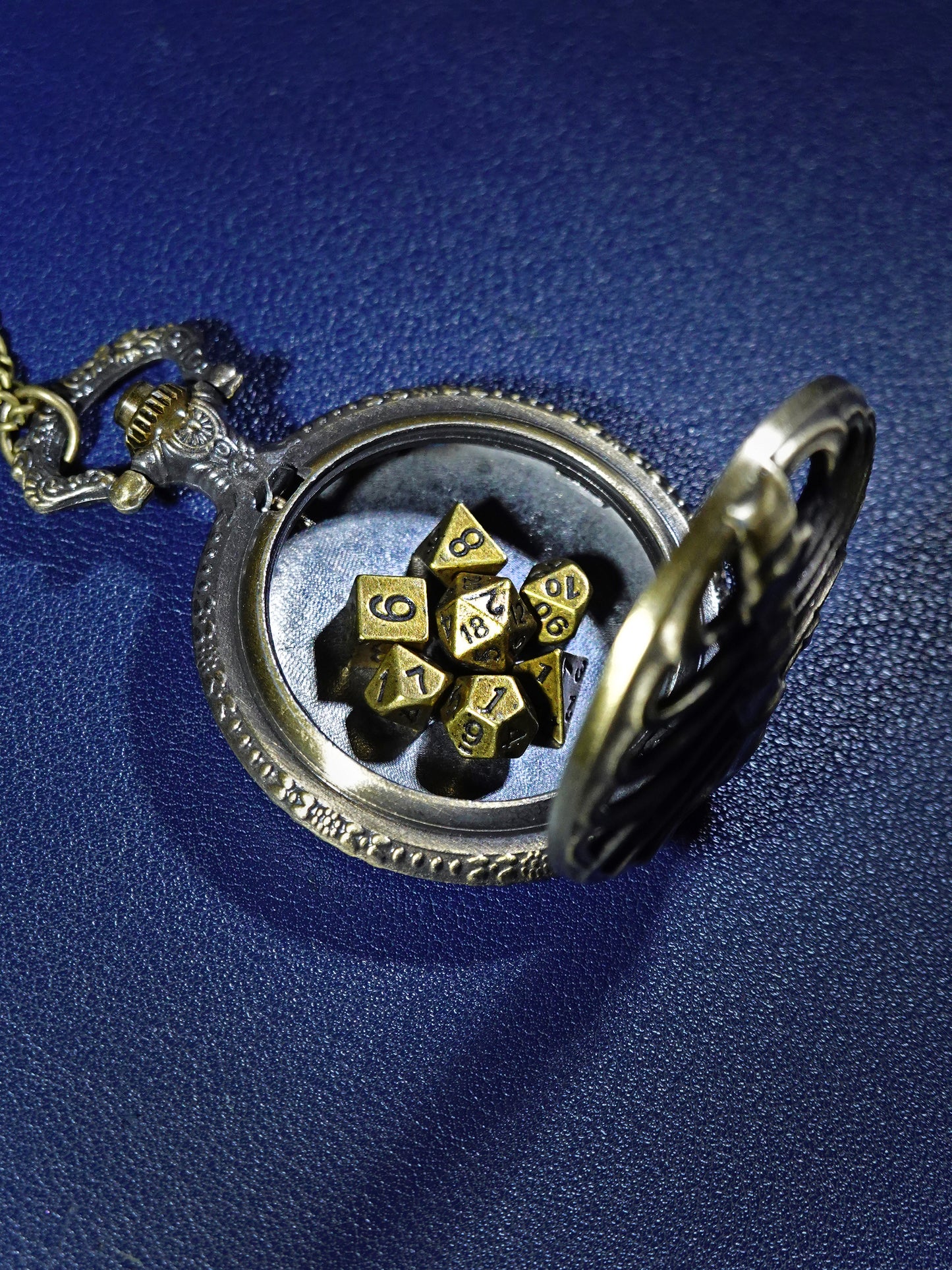 The Dice Chest + Mini Blood or Metal Dice Set